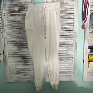 Jaanuu White Jogger Scrub Pants - Small